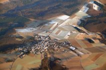 P1080153 Luftaufnahme: Rheinland-Pfalz: Ortschaft inmitten von Feldern